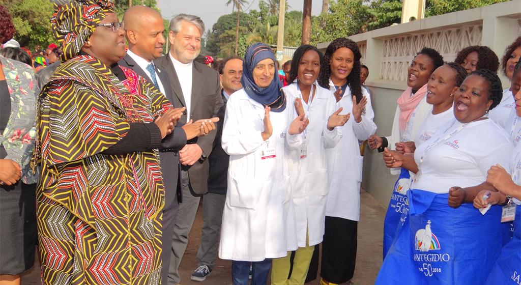 La first lady del Mozambico, signora Isaura Nyusi, visita il Centro DREAM e il Centro Nutrizionale di Matola